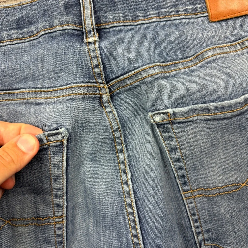 Lucky Brand 221 Straight Leg Jeans Mens 34x32 (33x30) Blue Denim Medium Wash
